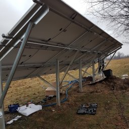 MWer & Co Sp. z o.o. - Instalacja fotowoltaiczna gruntowa tył