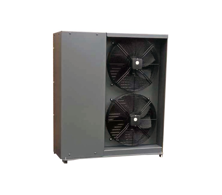 Szara, zewnętrzna jednostka z dwoma wentylatorami, prawdopodobnie systemu grzewczego lub chłodniczego, widoczna z przodu na białym tle.