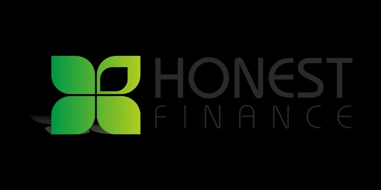 Logo firmy Honest Finance z zielonym symbolem czterech liści i napisem 'HONEST FINANCE' w szarym kolorze na czarnym tle.