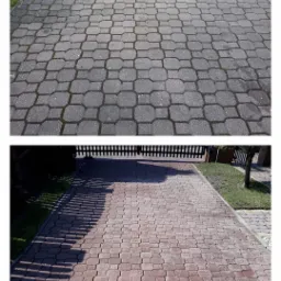 Porównanie kostki brukowej przed i po umyciu: górna część szara i zabrudzona mchem, dolna część czerwona i czysta.