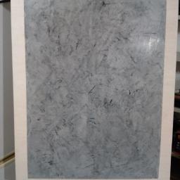 Wykończenie mieszkań - Szpachlowana płyta w ramie z widocznymi śladami po szpachli, tworzącymi unikalny wzór.