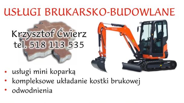 Grafika reklamowa firmy brukarskiej z pomarańczową mini-koparką i kostką brukową, zawierająca nazwę firmy, numer telefonu i listę usług.