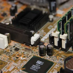 Starsze komputery też naprawiam, a przy okazji jak jest możliwe modernizuje.