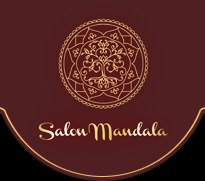 Logo Salonu Mandala z motywem drzewa w mandali na bordowym tle.