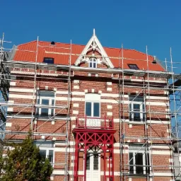 Stary dworek pod dachówką