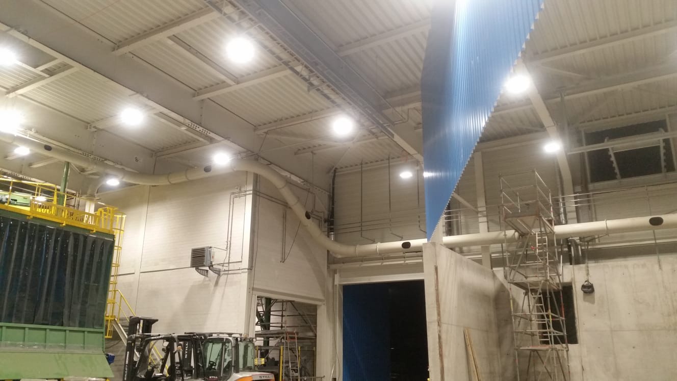 Montaż rur i wypalanie otworów na wzierniki