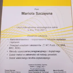 Certyfikat ukończenia szkolenia z technologii czyszczenia dywanów, wykładzin i tapicerek dla Marioli Szczęsnej, wydany przez Akademię Kärcher, z datą 11 lutego 2021 roku, zawierający informacje...