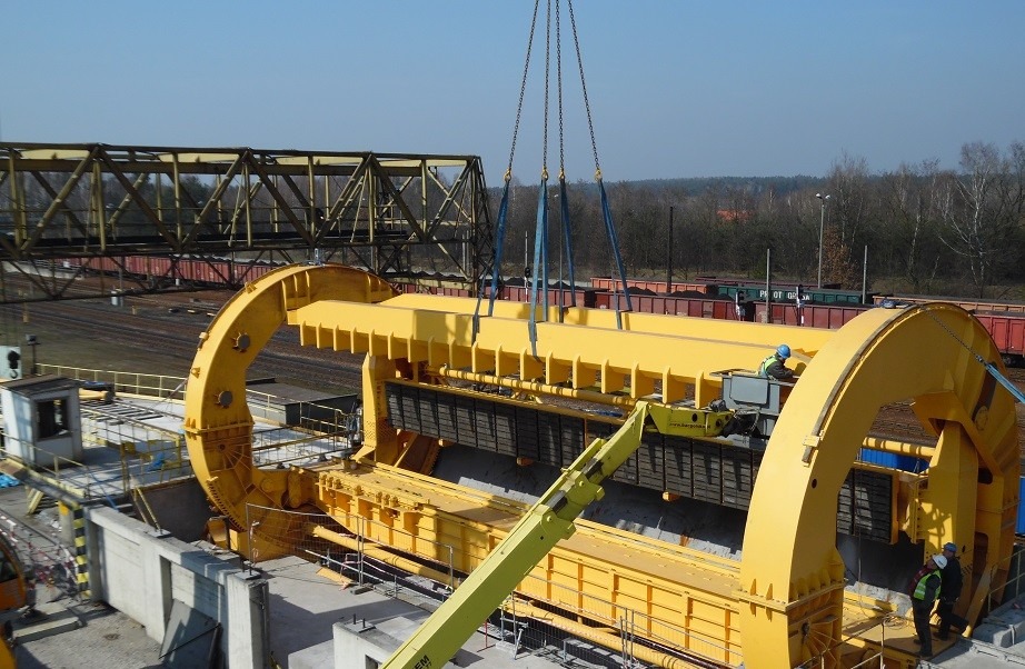 Montaż wywrotnicy wagonowej.