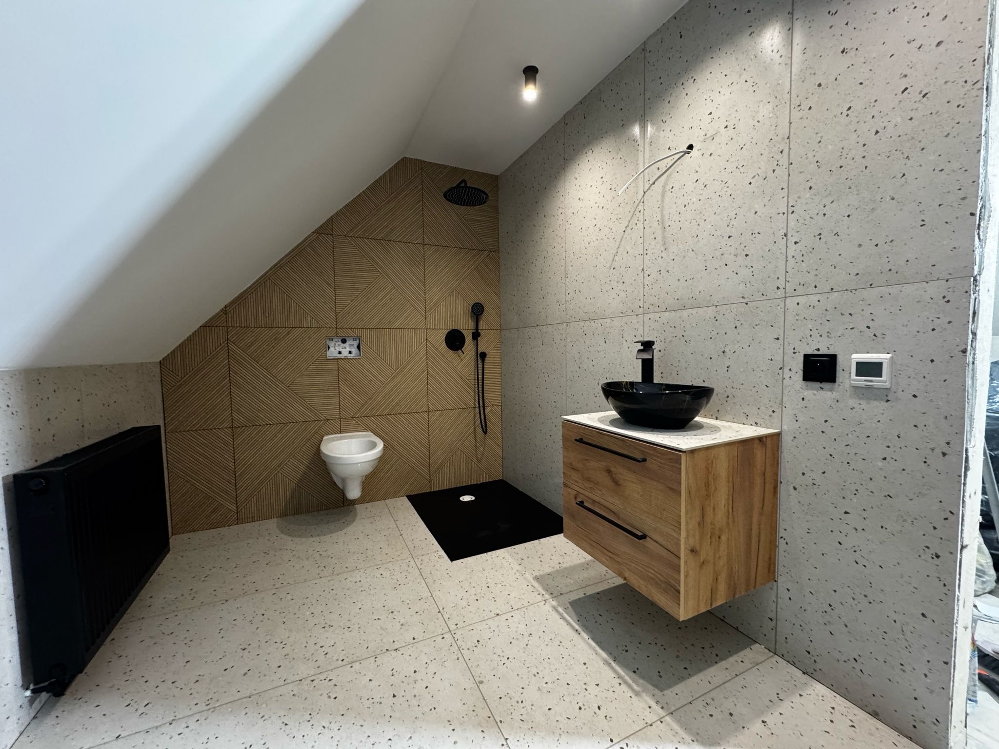 Wykonanie Łazienki na poddaszu . Inwestycja w Bielsku Białej