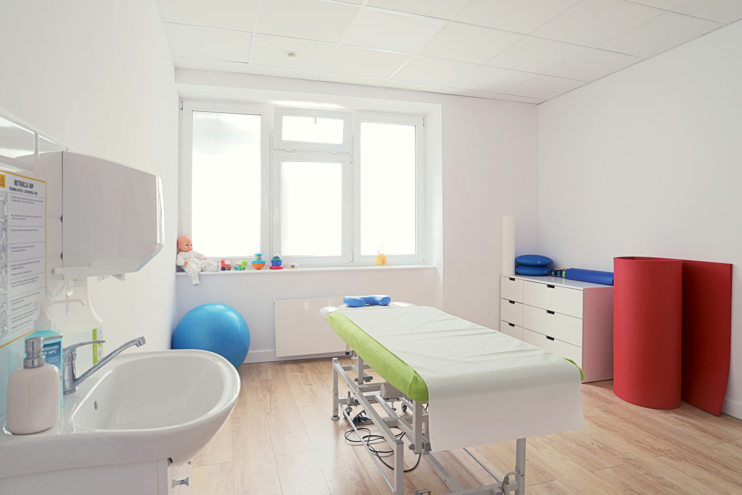 Centrum Na Zdrowie dysponuje 4 w pełni wyposażonymi gabinetami do fizjoterapii, masażu