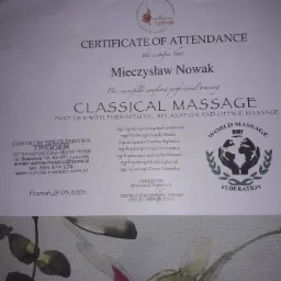 Certyfikat ukończenia kursu masażu klasycznego przez Mieczysława Nowaka wydany przez Centrum Szkoleniowe Trigger w Poznaniu, 29.03.2017, z listą fizjoterapeutów i logo World Massage Federation.