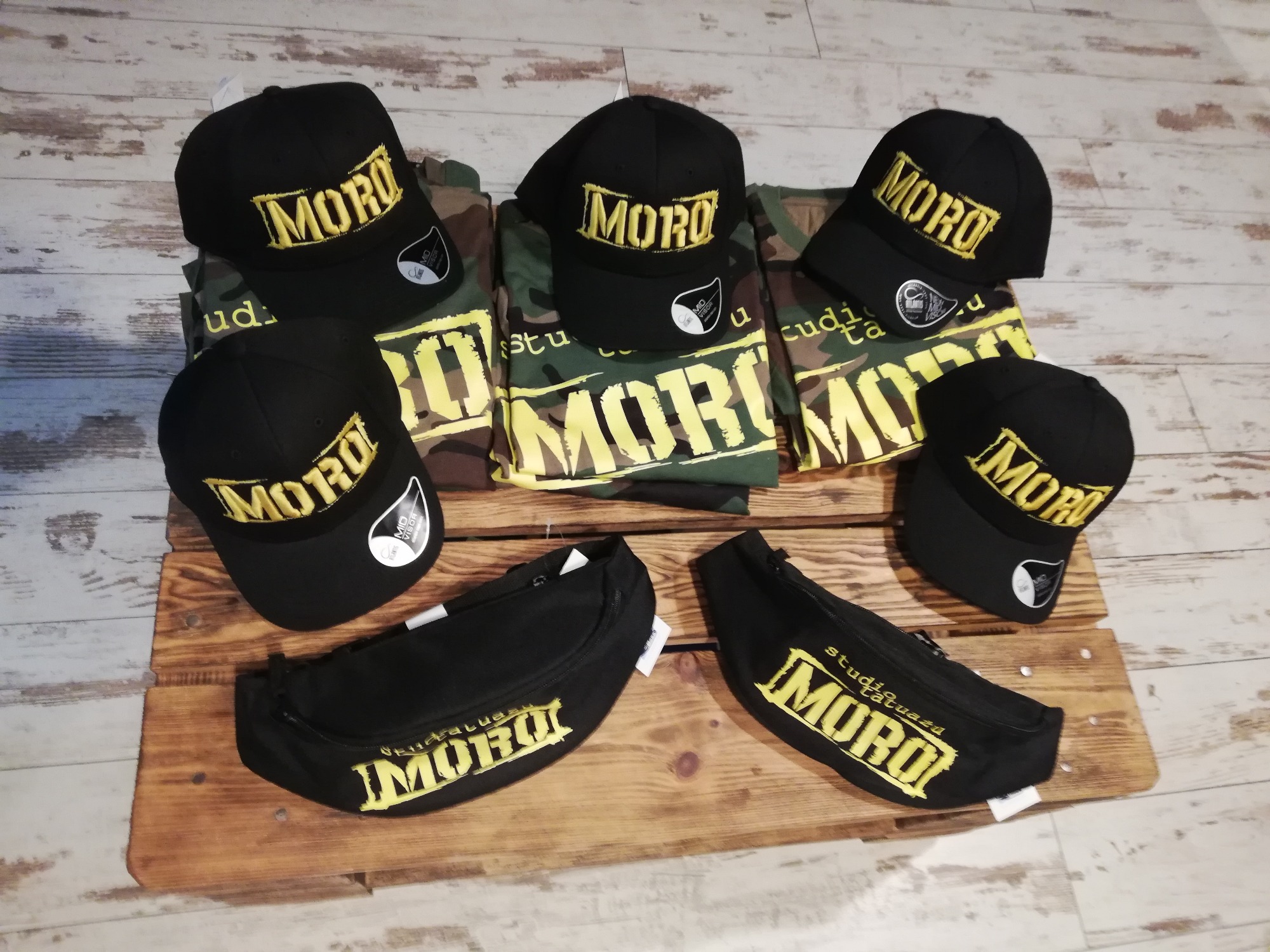 Odzież firmowa, odzież reklamowa, nadruki na koszulkach, haft, Wrocław