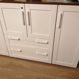 Usługi stolarsko-Ciesielskie - Komoda z płyty laminowanej fronty drewniane malowane biały mat