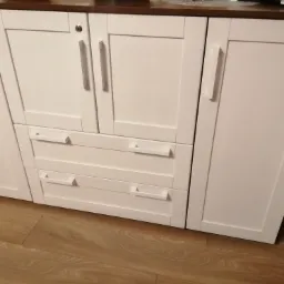 Komoda z płyty laminowanej fronty drewniane malowane biały mat