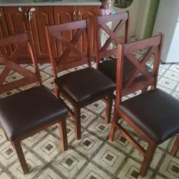 Krzesła drewniane