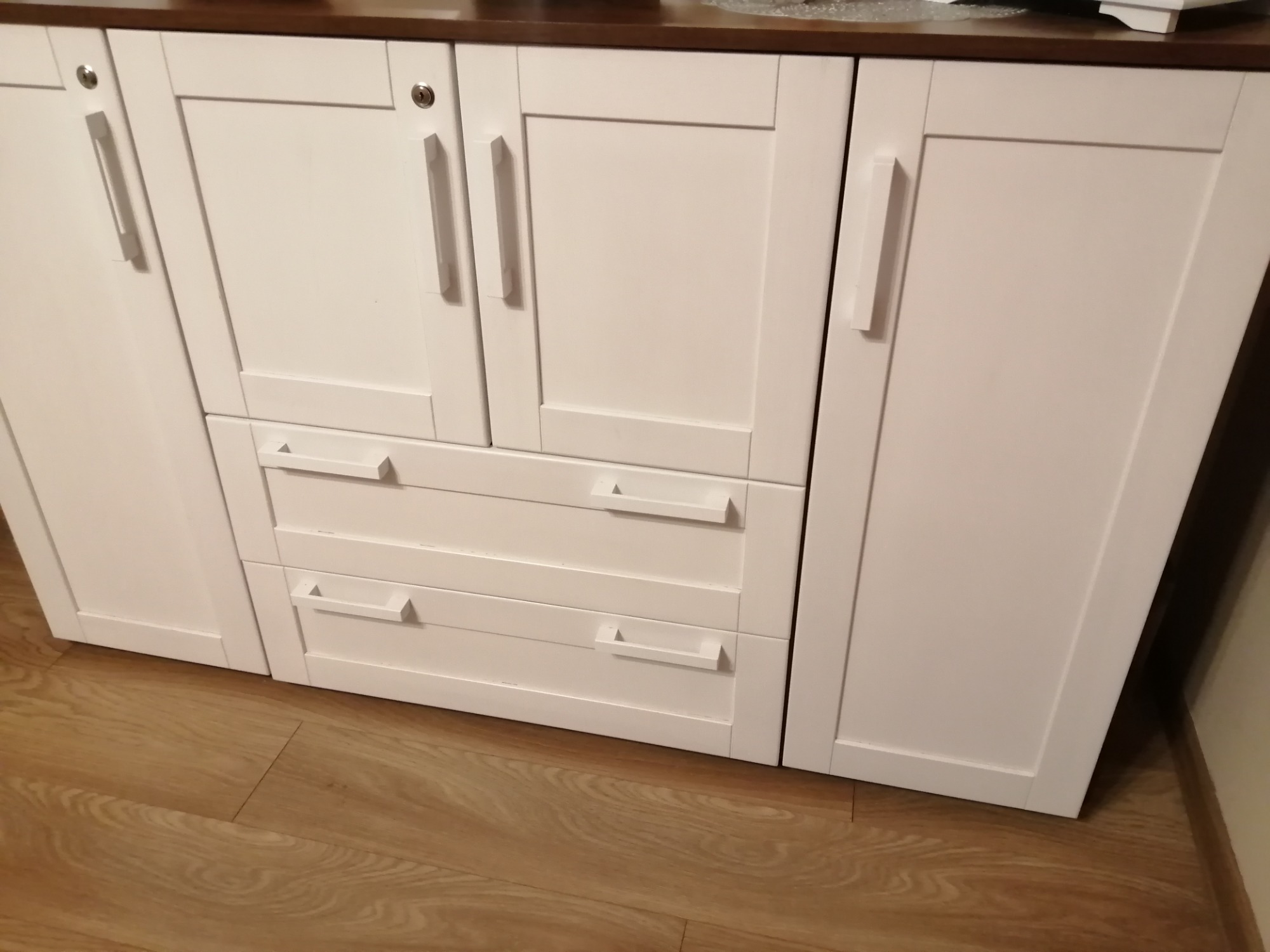 Komoda z płyty laminowanej fronty drewniane malowane biały mat