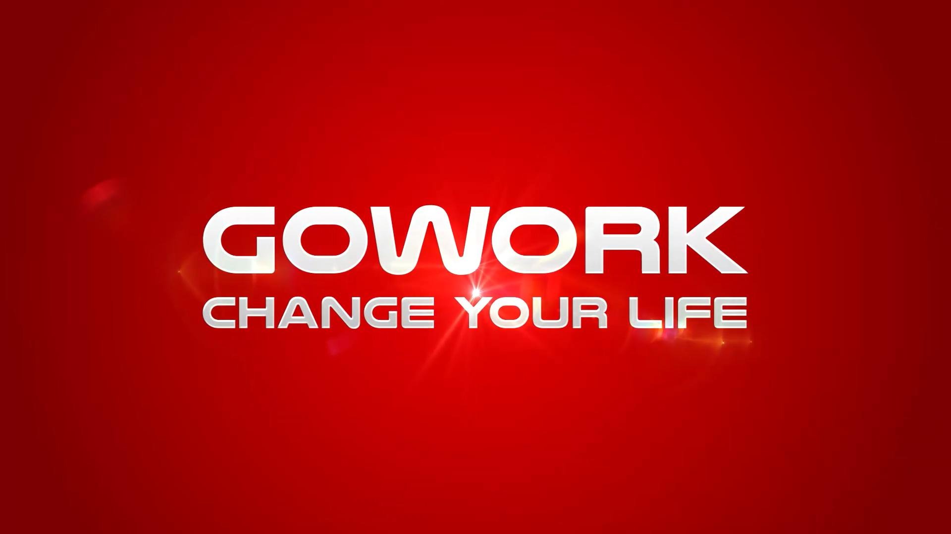 Logo GoWork na czerwonym tle z hasłem 'Change Your Life' w srebrnej kolorystyce.