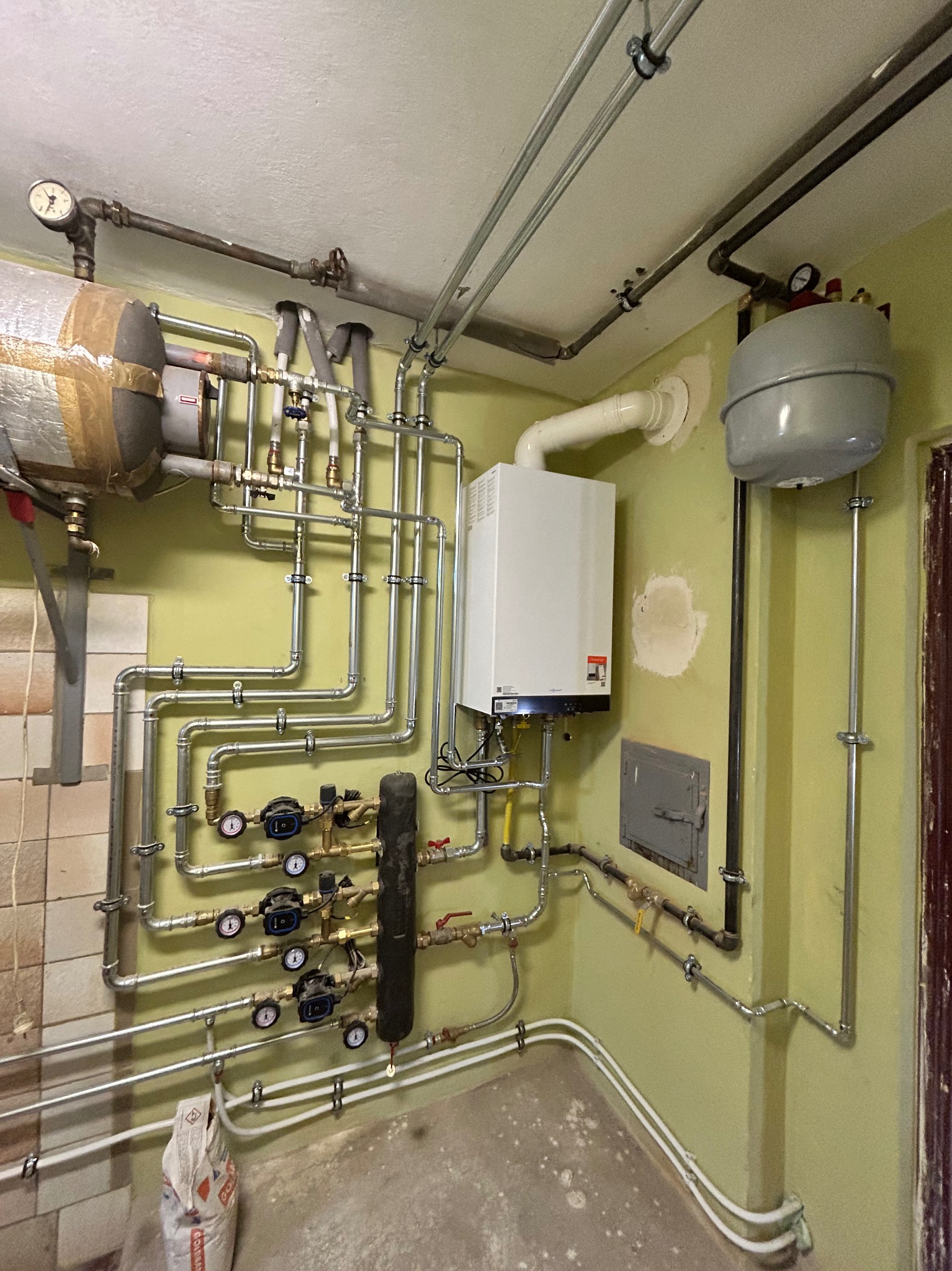 Montaż pieca gazowego wraz z sprzęgłem oraz 3 grupami pompowymi