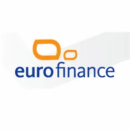 Logo firmy Euro Finance z pomarańczowym symbolem i niebieskim napisem na białym tle z szarym gradientem.