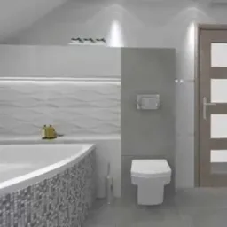 Wykończona łazienka w odcieniach szarości i bieli z wanną obudowaną mozaiką, toaletą podwieszaną, dekoracyjną ścianą z wzorem fal i drewnianymi drzwiami z przeszkleniami.