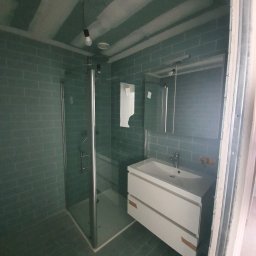 Instal-Pipe - Montaż brodzika, kabiny prysznicowej, baterii prysznicowej, umywalki z szafką oraz szafką wiszącą z lustrem.