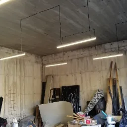 Oświetlenia garażu w stanie budowy