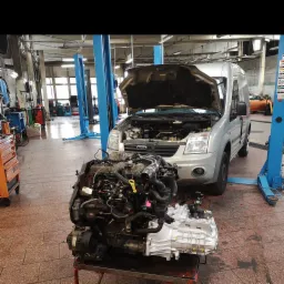 Remont silnika i skrzyni biegów.