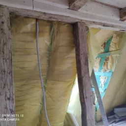 ocieplenia wełną mineralną na drewnianym stelażu