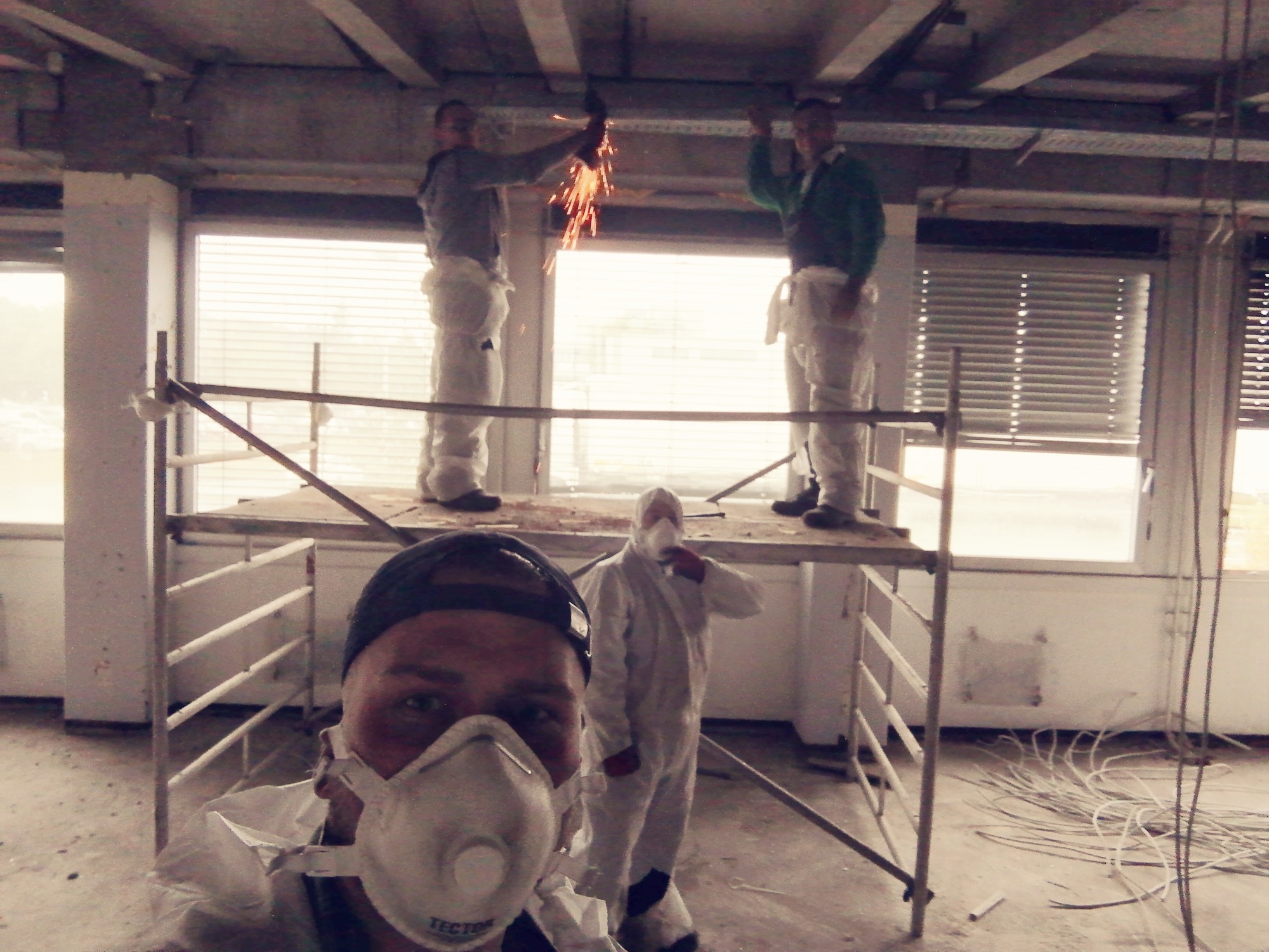 Demontaż sufitow podwieszanych - Norymberga 2019 r.