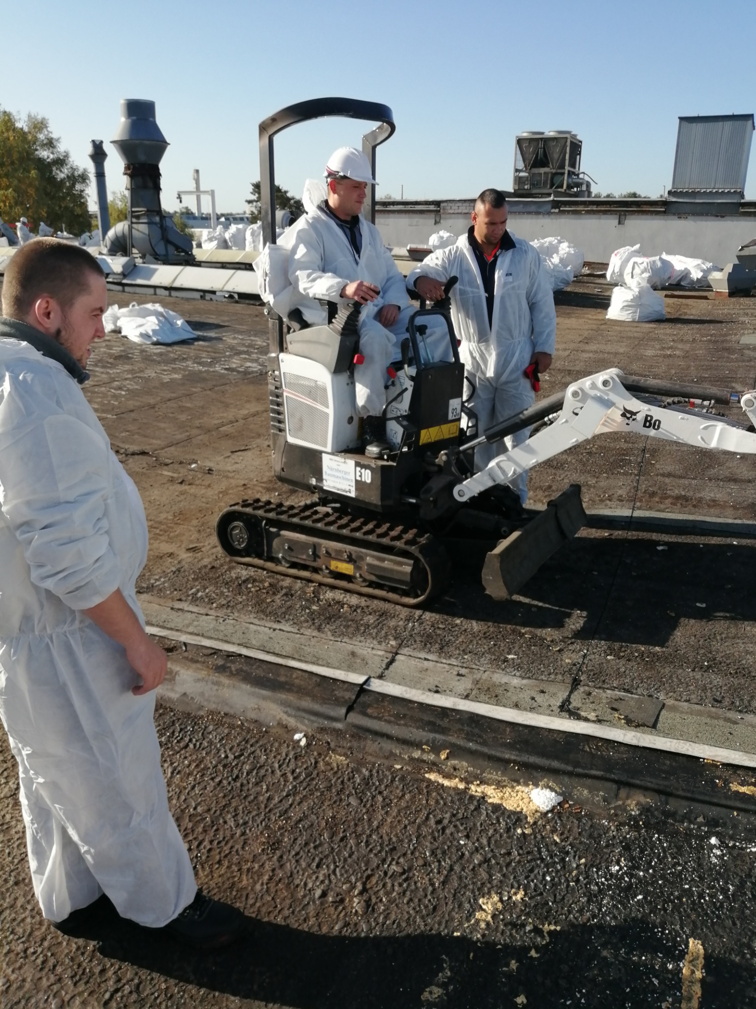 Demontaż pokryć dachowych-bitumicznych - Norymberga 2019 r.