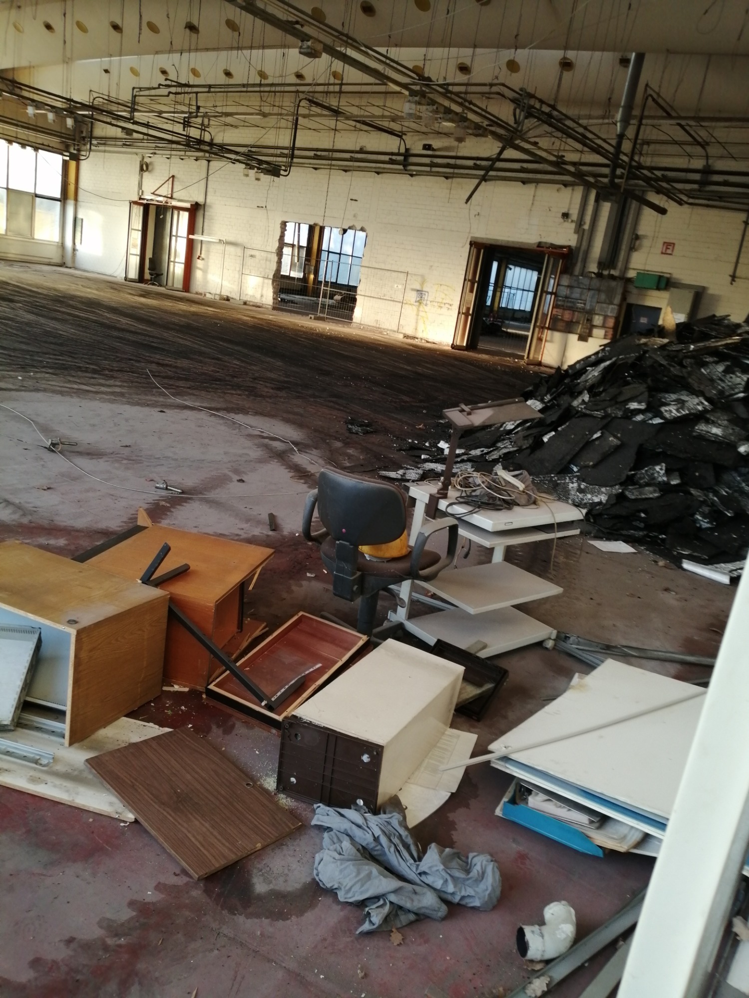 Sprzątanie pomieszczeń biurowych i segregacja odpadów - hala Grundig, Norymberga 2019r.