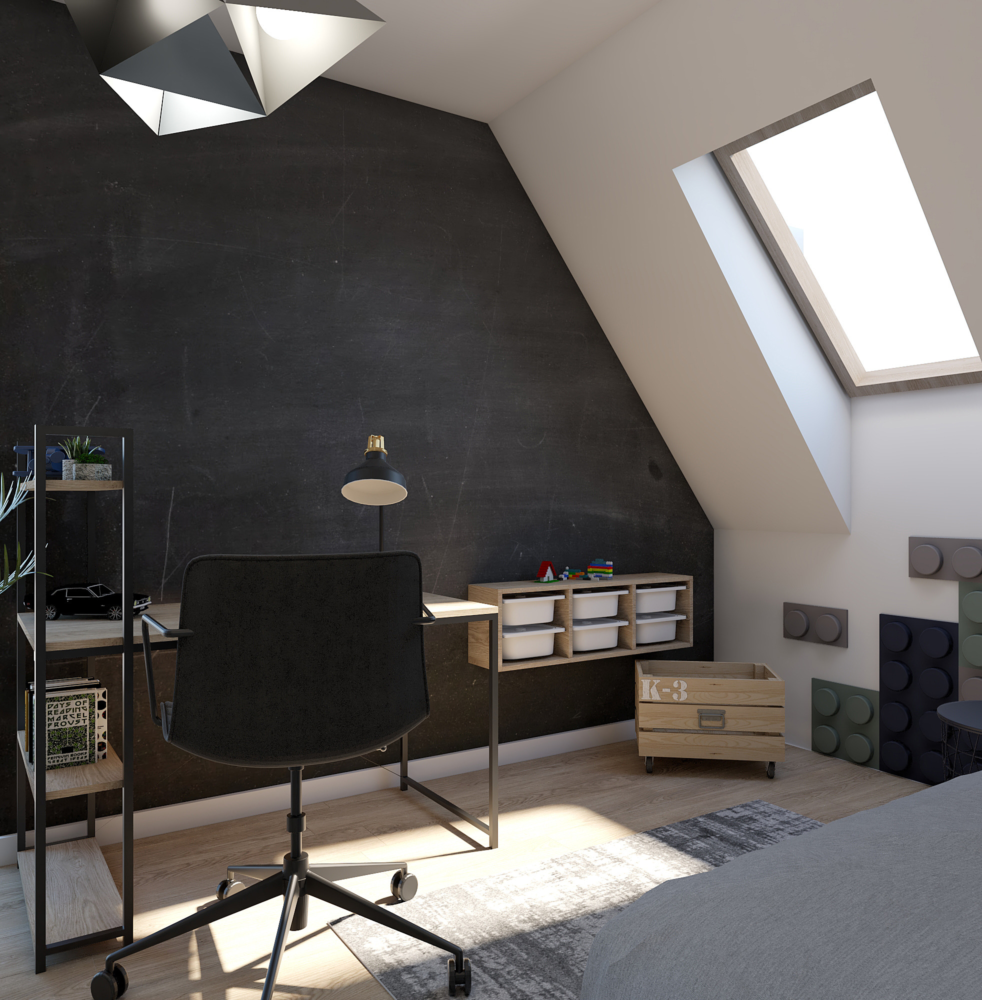 Pokój dziecięcy na poddaszu z czarną ścianą tablicową, biurkiem, krzesłem obrotowym, regałem z książkami i roślinami, skrzynią na kółkach oraz dekoracjami ściennymi przypominającymi klocki Lego.