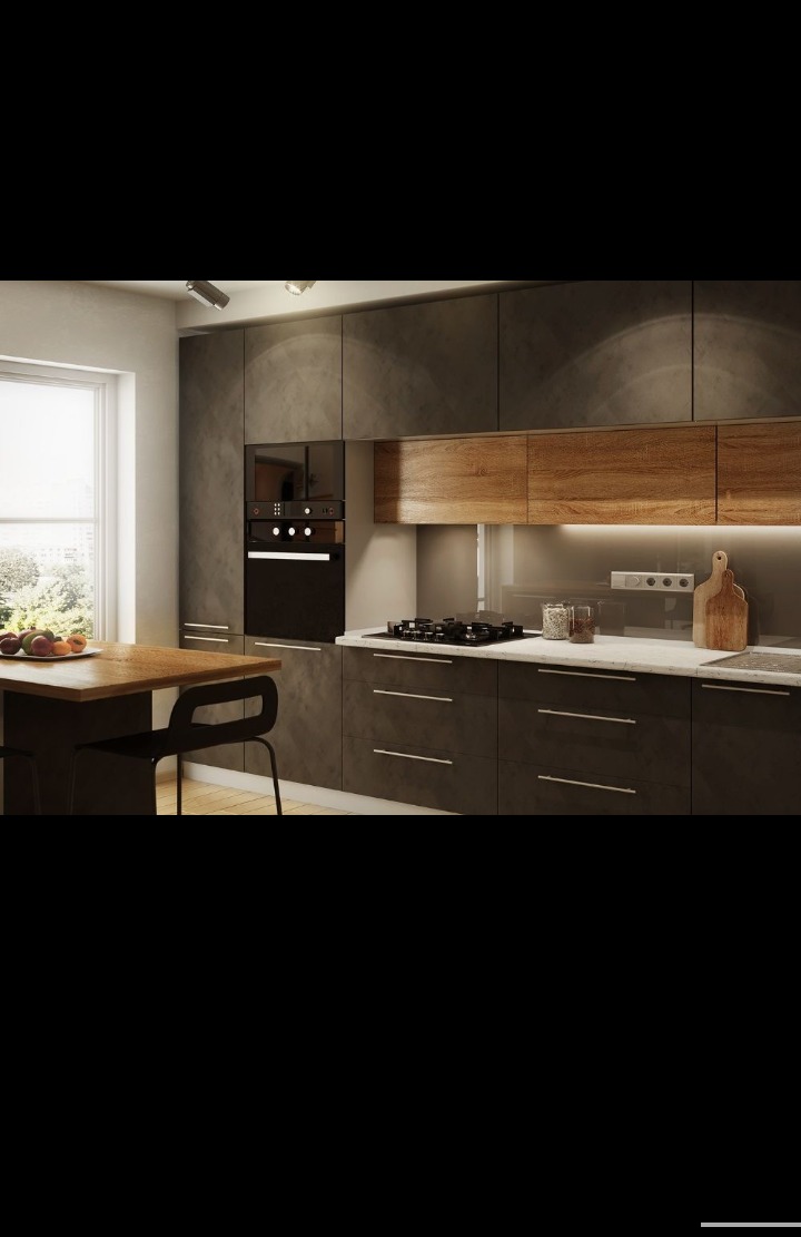 Nowoczesna kuchnia z ciemnymi, matowymi frontami szafek i drewnianymi akcentami, oświetleniem podszafkowym LED i blatem z marmuru.