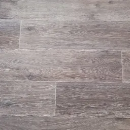 wykładzina PCV heterogeniczna na klatce schodowej w budynku użyteczności publicznej.