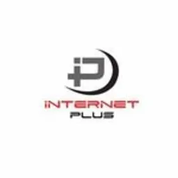 Logo firmy Internet Plus (iplus.com.pl) z symbolem IP wkomponowanym w okrąg, poniżej nazwa firmy w kolorze czerwonym, całość na białym tle.