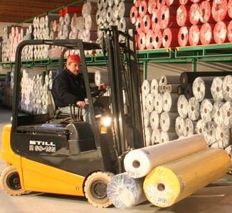 Imawex wykładziny i tkaniny oraz akcesoria na eventy, targi, dekoracje na biały i czerwony dywan. Magazyn firmy.