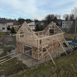 Budowa konstrukcji drewnianej szkieletowej domu jednorodzinnego 1
