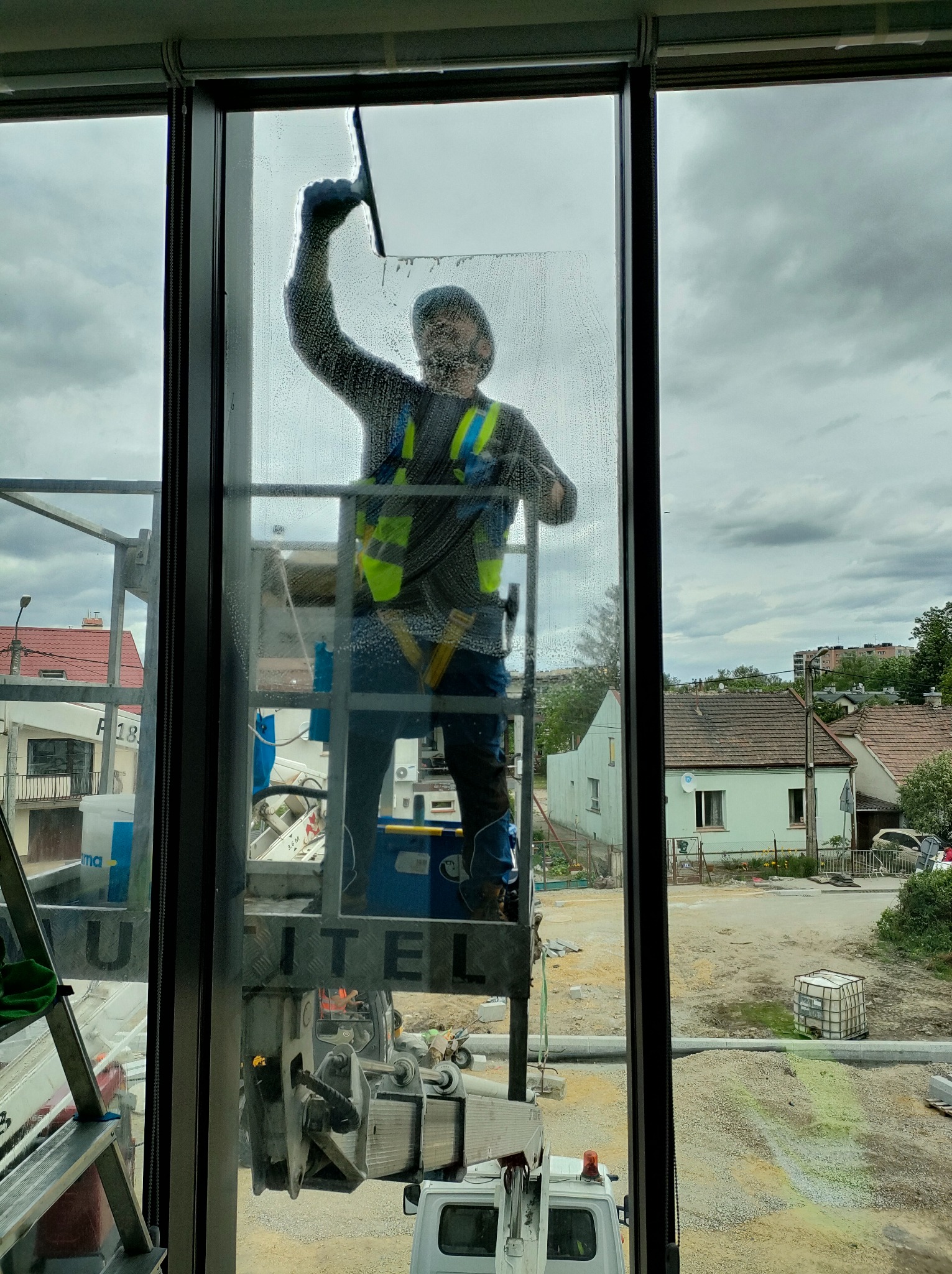 mycie okien z podnośnika