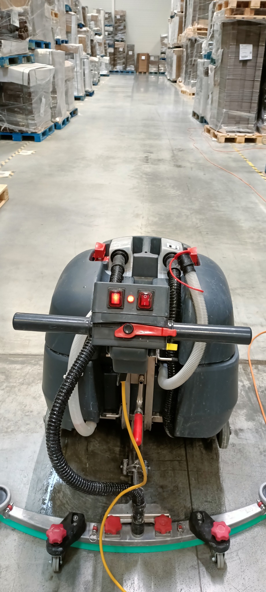 sprzątanie hal przemysłowych