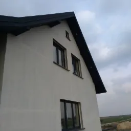 Montaż blachy podbitkowej