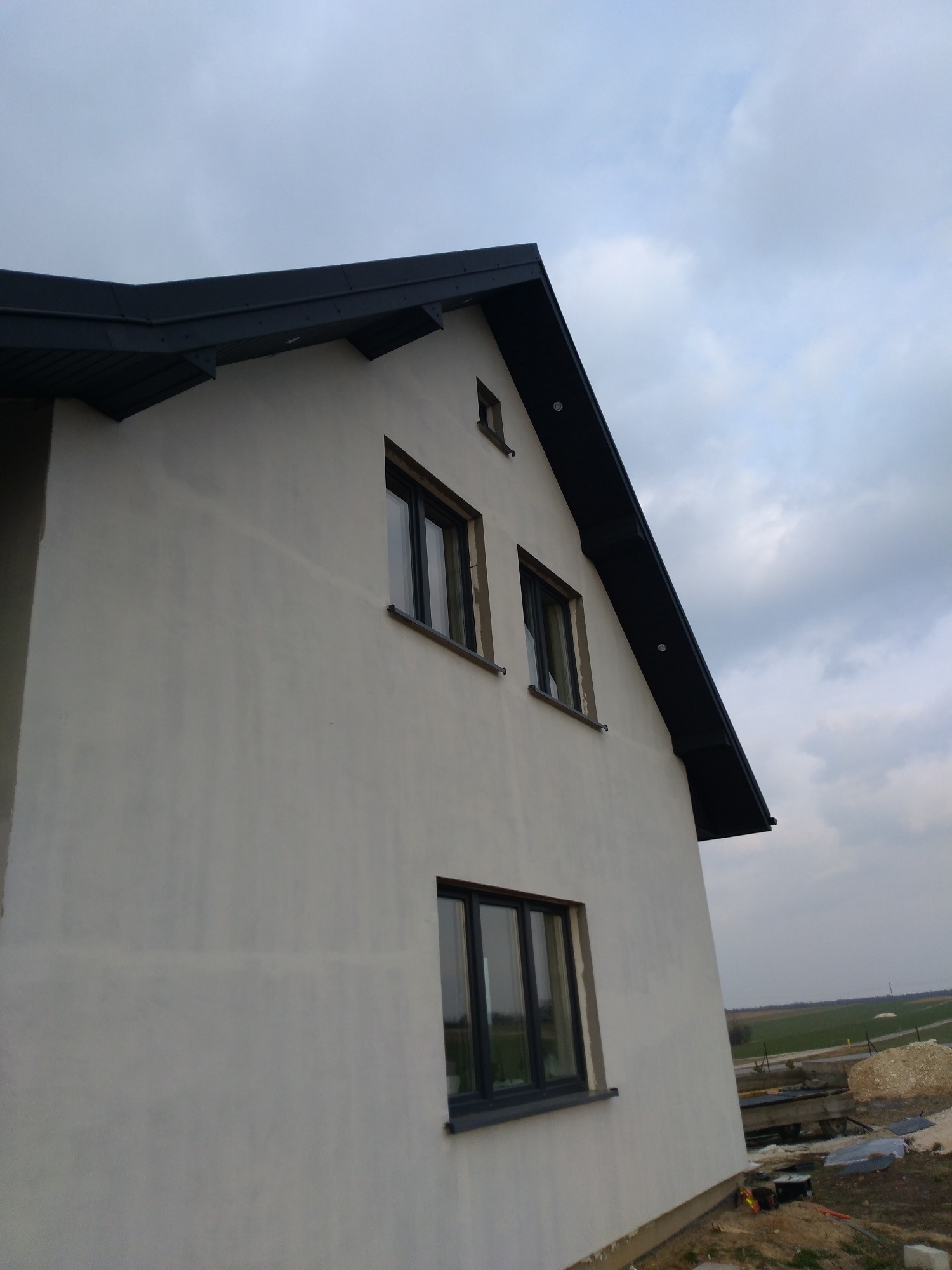 Montaż blachy podbitkowej