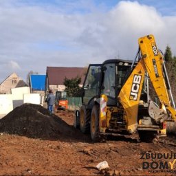 ✔️  roboty budowlane 
✔️niwelacje terenu 
✔️ załadunek materiałów sypkich 
✔️skarpowanie 
✔️wykopy 
✔️zasypki 
✔️wykopy pod fundamenty/ płytę 