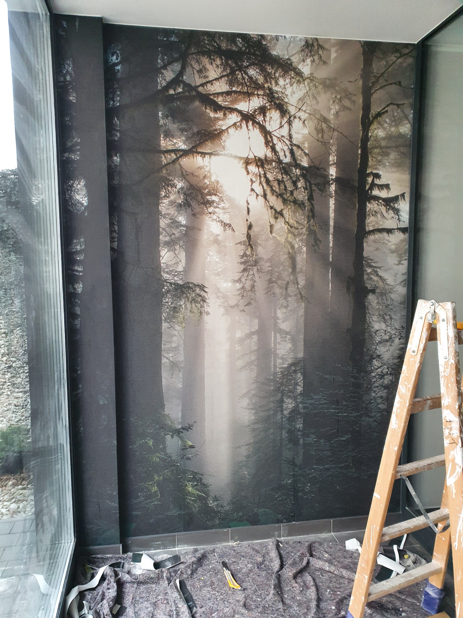 Kładziemy tapety nawet bardzo drogie.