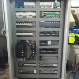 prefabrykacja szaf sterowniczych, siłowych zgodnie z dokumentacja techniczną