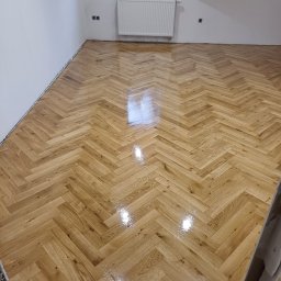 PIOSTER-BUD Piotr Stępniewski - Podłoga dębowapo po renowacji I olejowaniu wzór jodełka klasyczna.