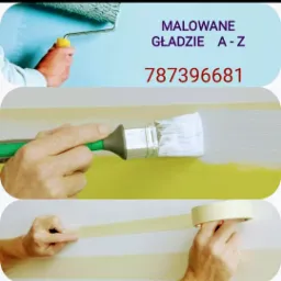 Montaż taśmy malarskiej na ścianie z paskami, malowanie pędzlem na żółtej ścianie i malowanie wałkiem na niebieskiej ścianie, zbliżenia na dłonie i narzędzia.