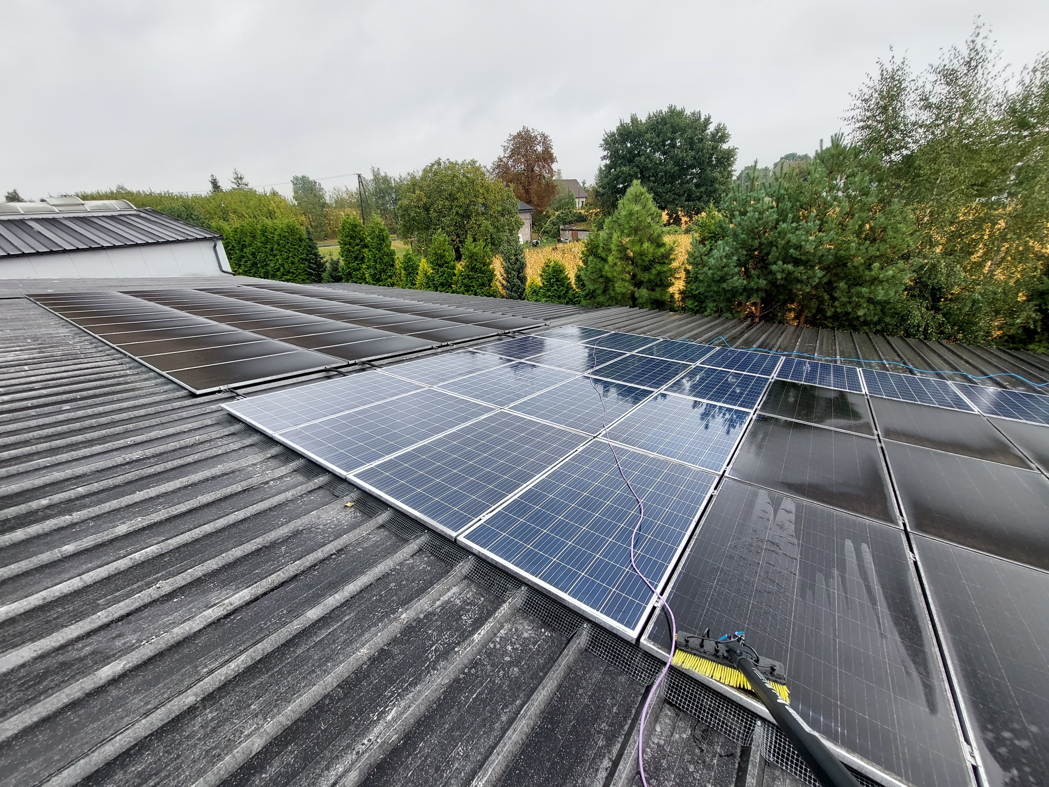 Mycie instalacji fotowoltaicznych, myjemy male instalacje domowe, jak również instalacje przemyslowe