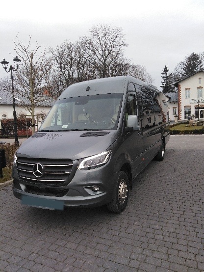 Bus dla 17 pasażerów w wersji VIP