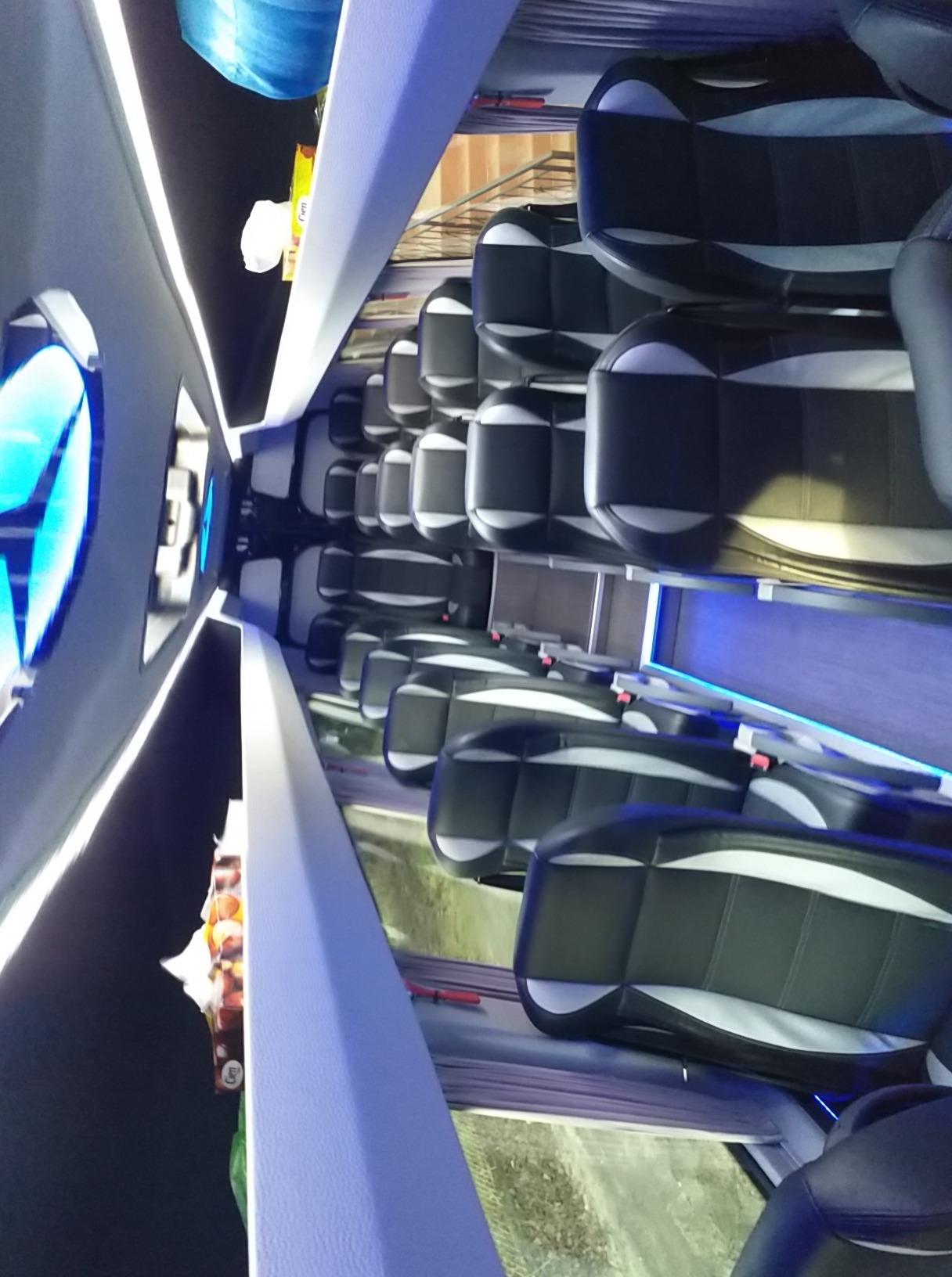 Bus do wynajęcia dla 23 pasażerów