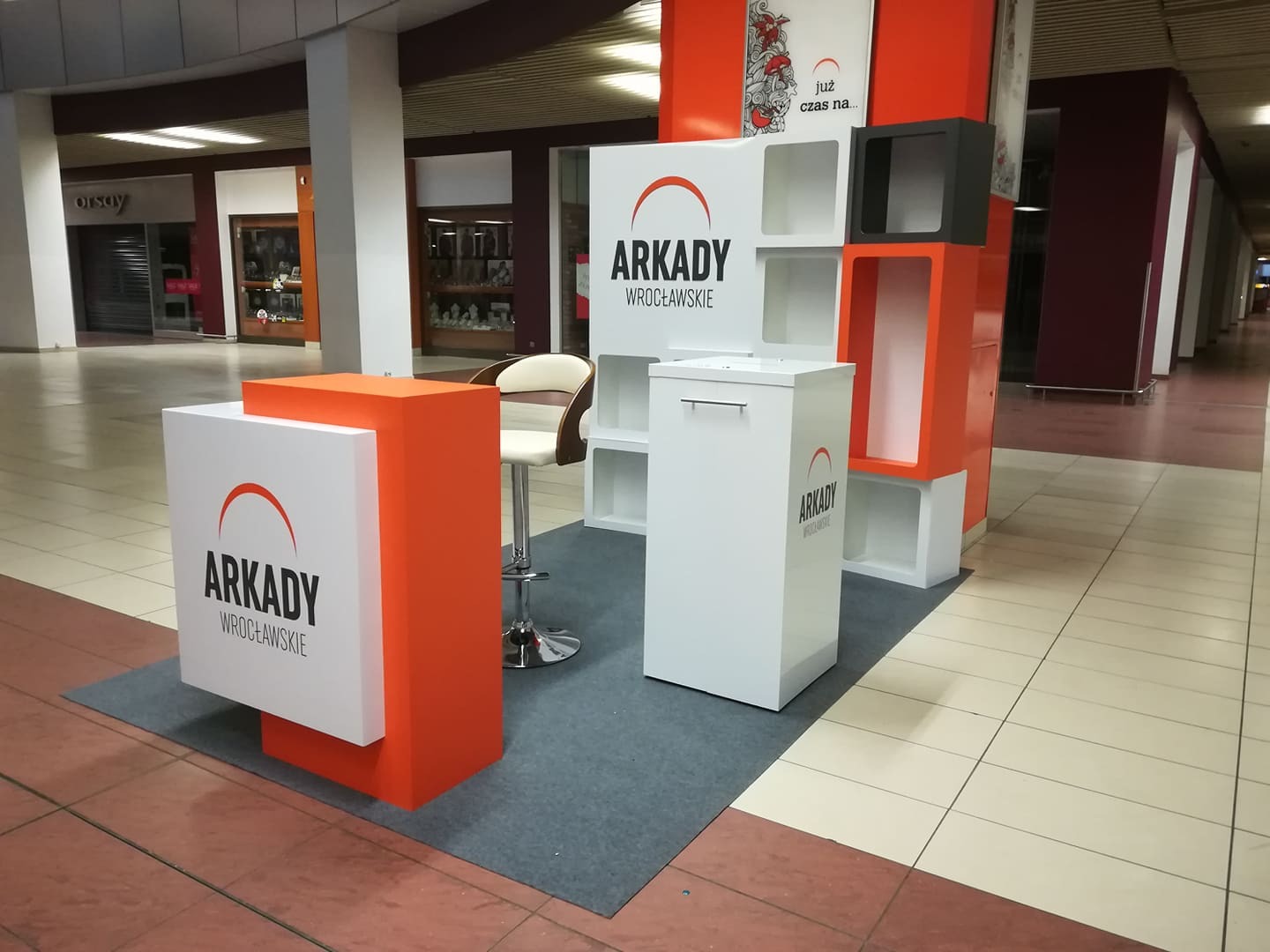 Stoiska reklamowe Meble ekspozycyjne